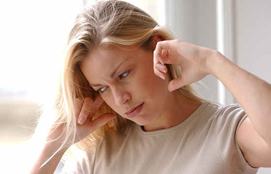 В редких случаях бывает так, что вирусная инфекция прошла, а заложенность в ушах по-прежнему сохраняется