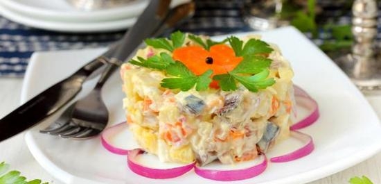 Слоеный салат со скумбрией