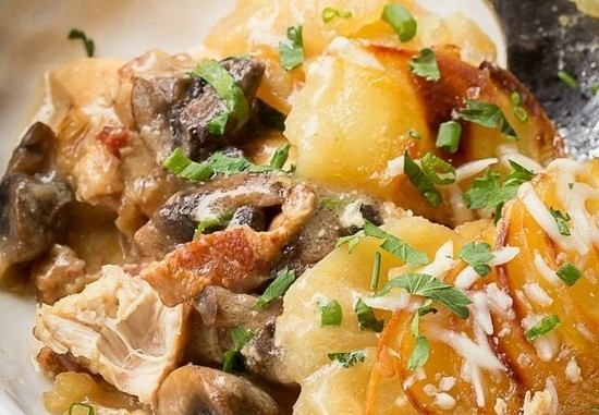 Картошка с курицей и грибами