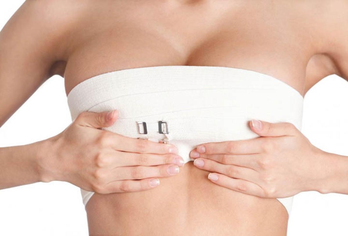 Как сохранить грудь после родов: основные способы