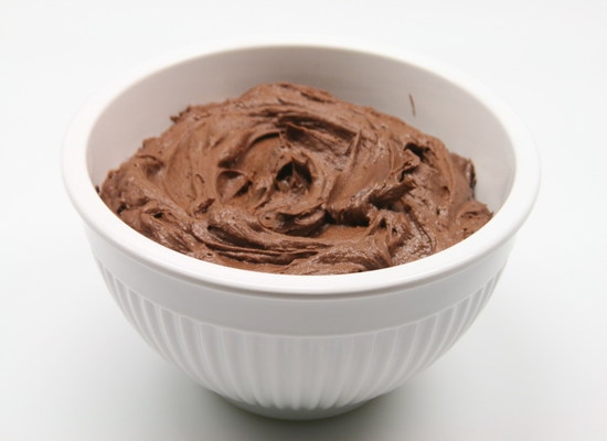 Как приготовить заварной крем с шоколадной ноткой?