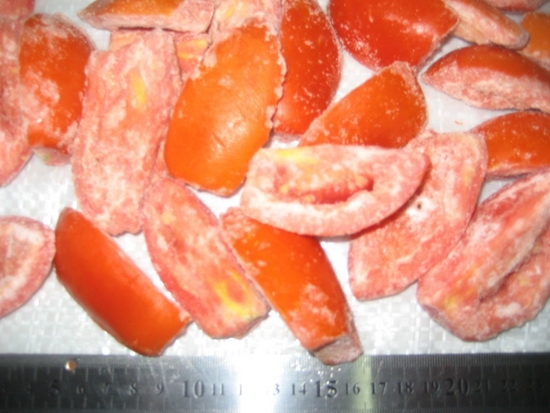 Тем, кто не знает, как заморозить помидоры на зиму, можно посоветовать порезать овощи кольцами
