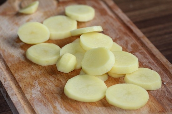 Запеканка с картошкой, фаршем и грибами: картофель