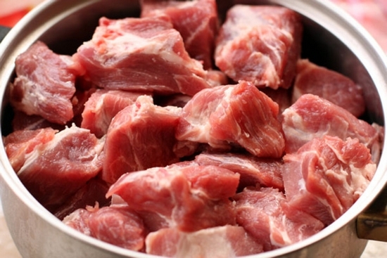 Гуляш из свинины с подливкой: приготовление