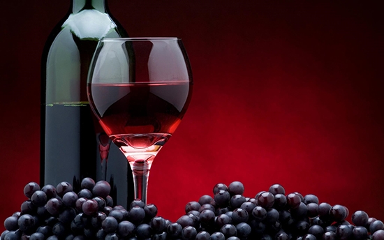  Начать нужно с того, что, как ни крути, вино – это все же алкогольный напиток с крепостью от 9 до 22%