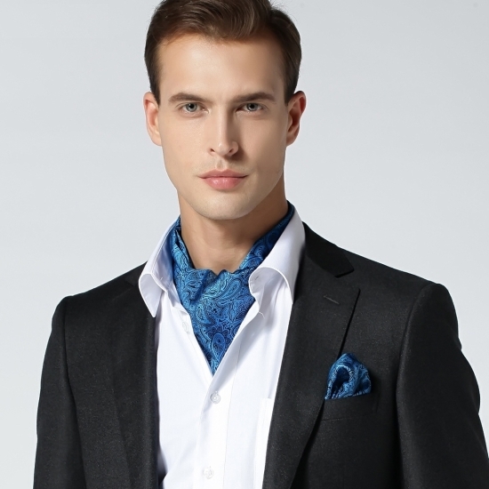 Как стильно повязать мужской платок на шею?