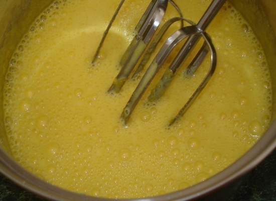 Как приготовить заварной крем из сгущенки и масла?