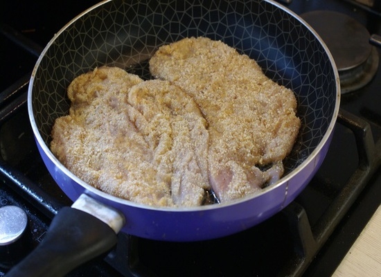 Куриное филе в кляре и сухарях: обжарка