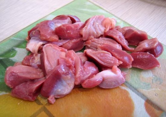 Куриные желудки в сметане в мультиварке: приготовление