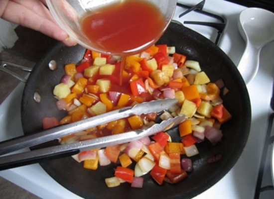 Курица в кисло-сладком соусе: овощи