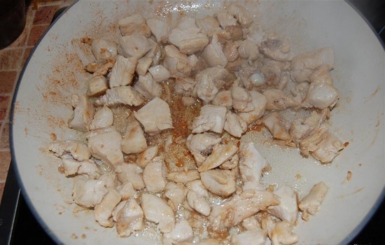 Жаркое с курицей и картошкой в горшочке: приправы с мясом
