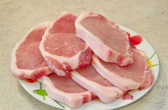 Отбивная из свинины на сковороде: мясо