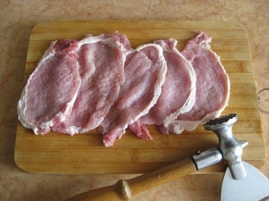 Отбивная из свинины на сковороде: рецепт