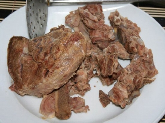 Украинский красный борщ: мясо