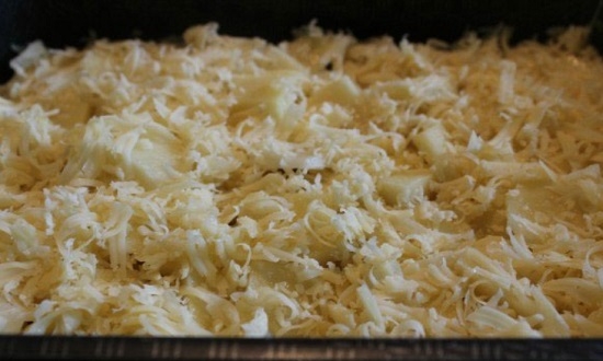 Куриные грудки в сметане с картошкой: сыр