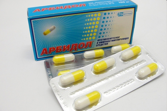 «Арбидол». Активный компонент — амифеновир, сам препарат входит не только в категорию противовирусных средств, но и иммуномодулирующих