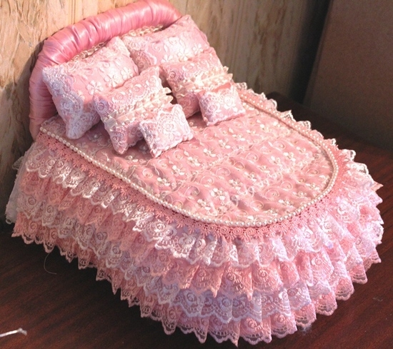 Как сделать кровать для кукол Барби?