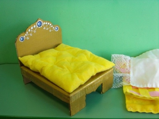 Кровать для кукол из картона