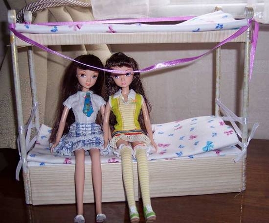 Двухъярусная кровать для кукол из картона