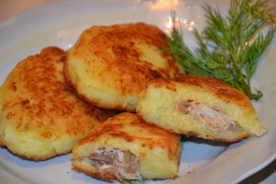 Простой рецепт вкуснейших картофельных зраз с мясом и сыром