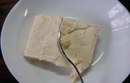 Приготовление масляного крема со сгущенкой