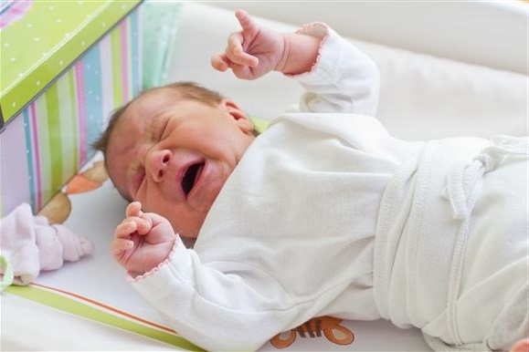 Урчание в животике у новорожденного малютки связано с особенностями пищеварения
