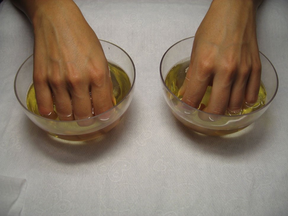 Примочки для ногтей с перекисью водорода и яблочным уксусом