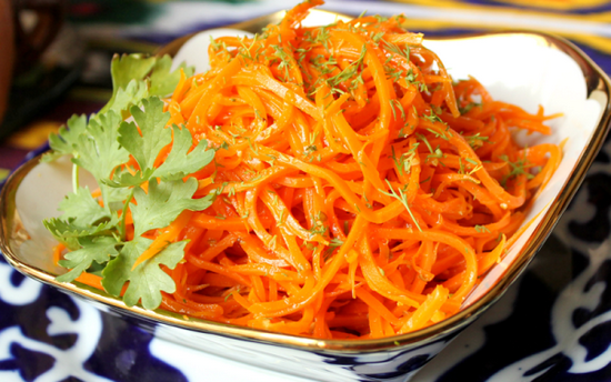 Вкусный салат с корейской морковью: базовый рецепт