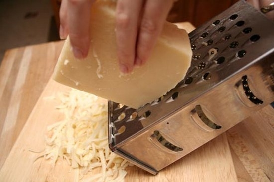 Сыр натереть на терку