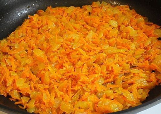 Жареные лук и морковь