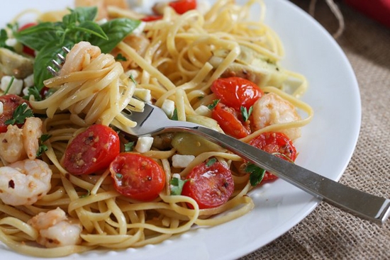Рецепт спагетти в сливочном соусе с морепродуктами и помидорами черри