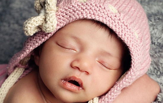 Вязание шапочки для новорожденного спицами