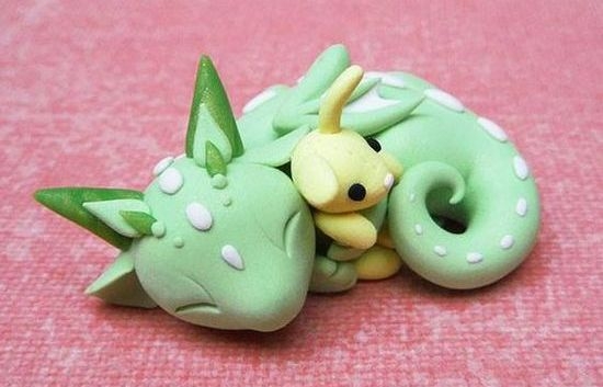 Зеленый дракон из пластилина