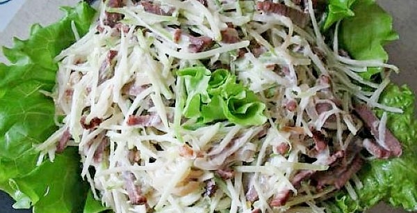 Сытный салат с зеленой редькой и мясом