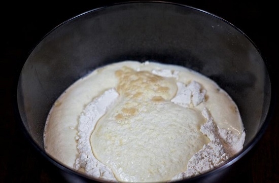Пирожки с капустой, жаренные на сковороде: приготовление теста