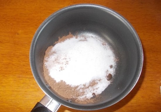 Какао-порошок и сахарный песок