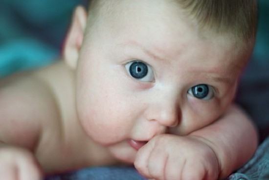 Как распознать аутизм у новорожденного