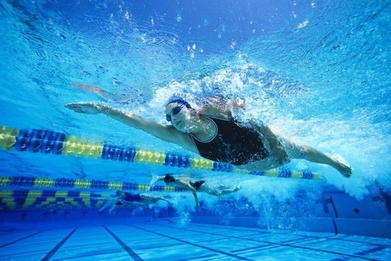 Как правильно плавать в бассейне, чтобы похудеть
