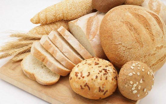 Сколько калорий в белом хлебе и сухарях?