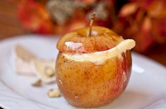 Печеные яблоки с творогом и ванилином
