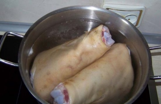 Как вкусно приготовить свиную рульку