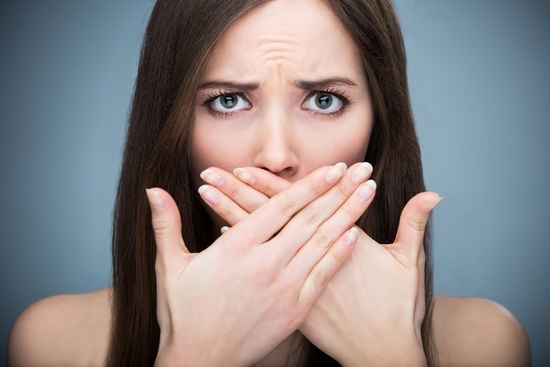 Чем перебить запах лука изо рта: проверенные способы
