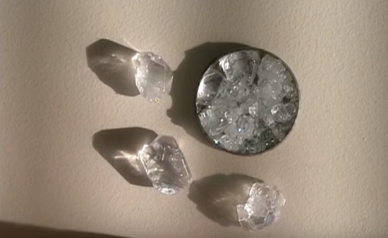 Как вырастить кристалл из соли в домашних условиях