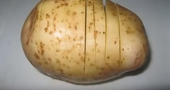 Запечённый картофель в духовке в фольге.Приготовление