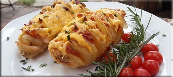 Запечённый картофель в фольге в духовке с беконом