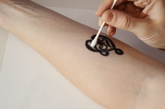 Временная тату с помощью маркера