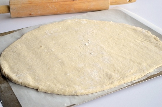 Тонкое тесто для пиццы без дрожжей: рецепты