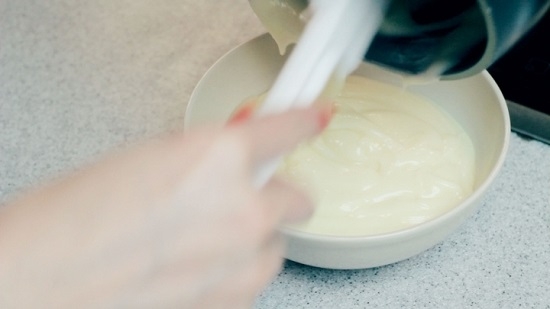 Классическим рецептом заварного крема на молоке