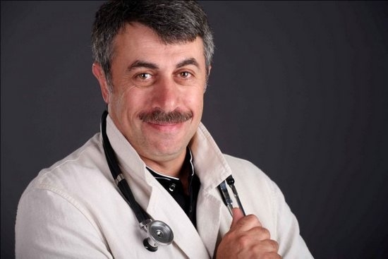 Доктор Комаровский: чем лечить горло при ГВ?