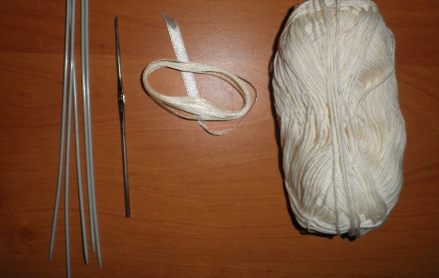 Вязание ажурных носков узором косички